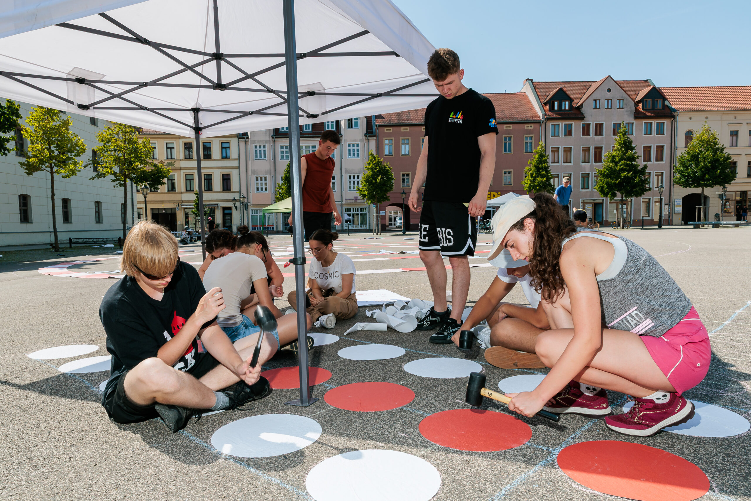 05 Stadtlabor Wittenberg Förderprojekt Spielfeld Stadt Arsenalplatz Klopfen Foto William Veder