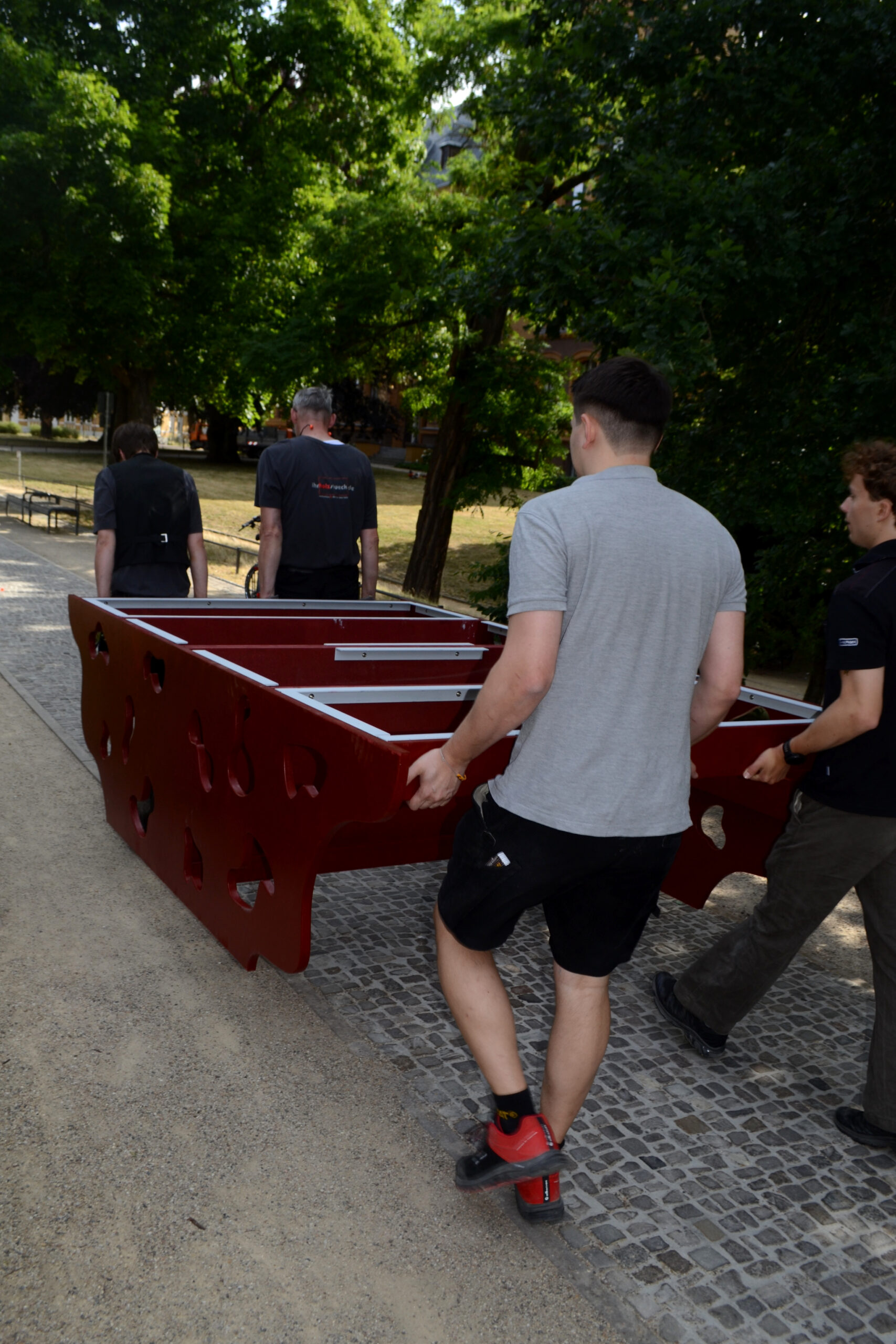 Bunte Tischtennisplatten Aufbau und Einweihung 8 KristinaGergert